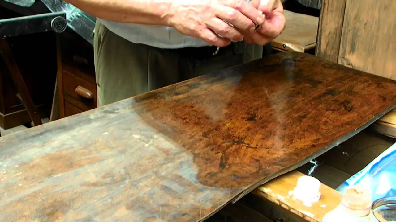 Non solo per i mobili: ecco i mille usi sorprendenti dell’olio paglierino in casa