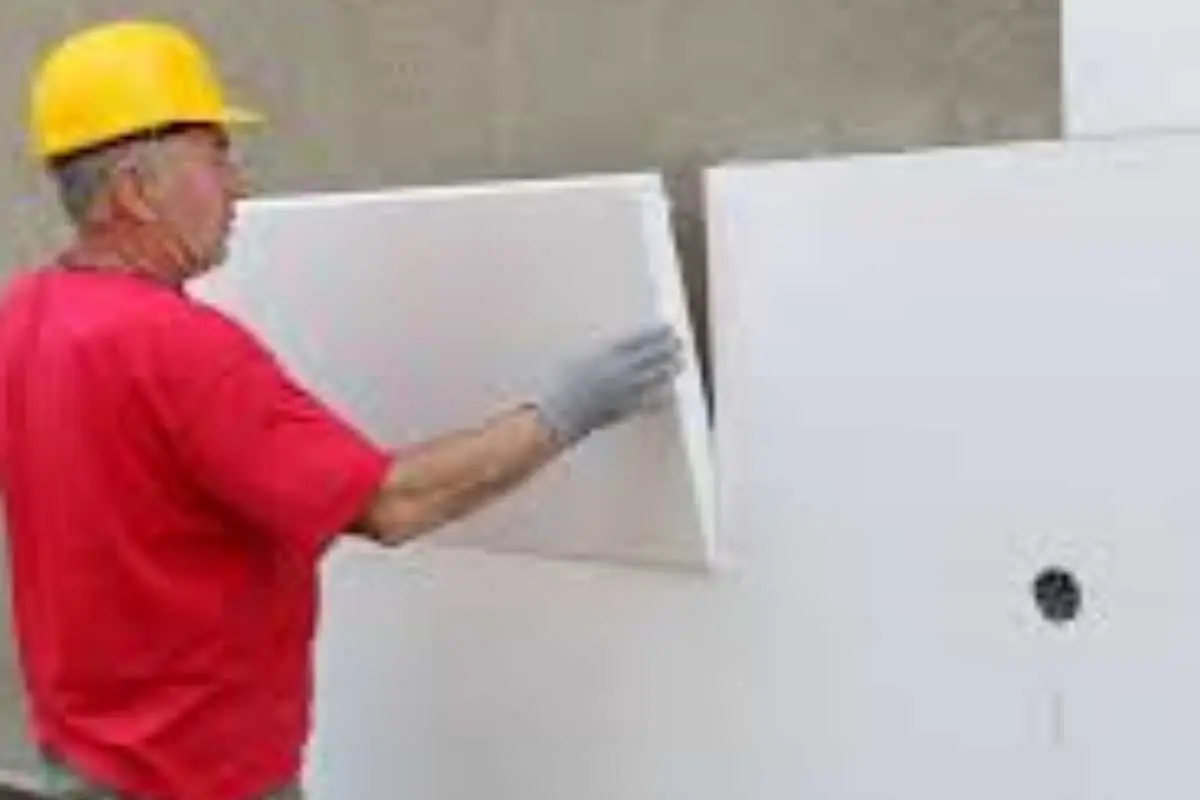 Pannelli pubblicitari e cartelli: ecco il materiale leggerissimo e resistente che si usa