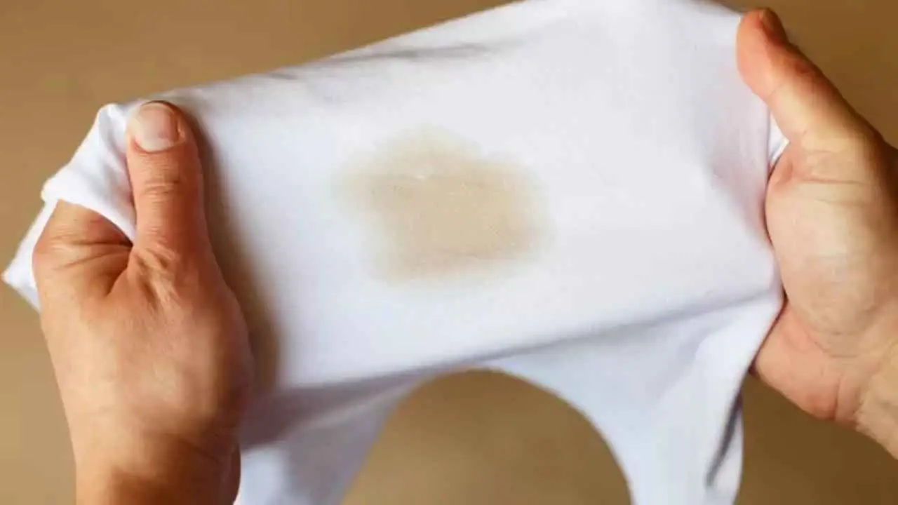 Macchie di grasso ostinate sui vestiti? Ecco il trucco definitivo per eliminarle subito