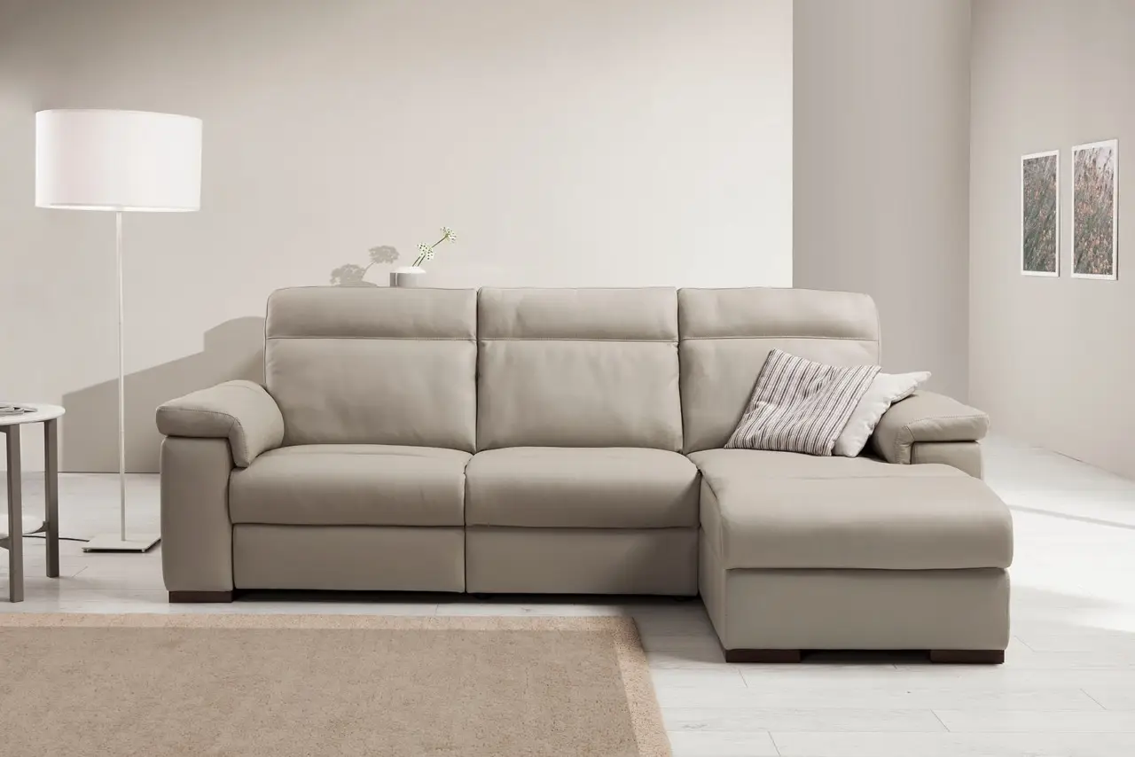 Il tuo divano in pelle è rovinato? Ecco quanto costa davvero rigenerarlo