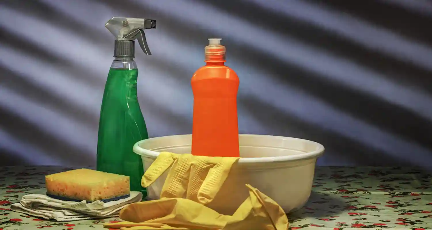 Il potere nascosto del detersivo per piatti: ecco cosa succede veramente allo sporco