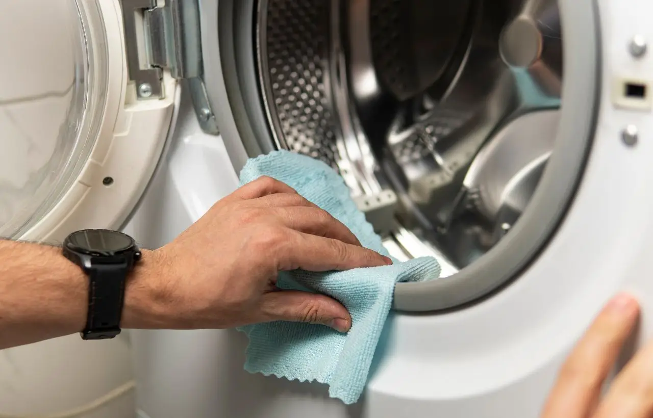 L’errore che fai quando pulisci la lavatrice: usa questo programma per eliminarlo