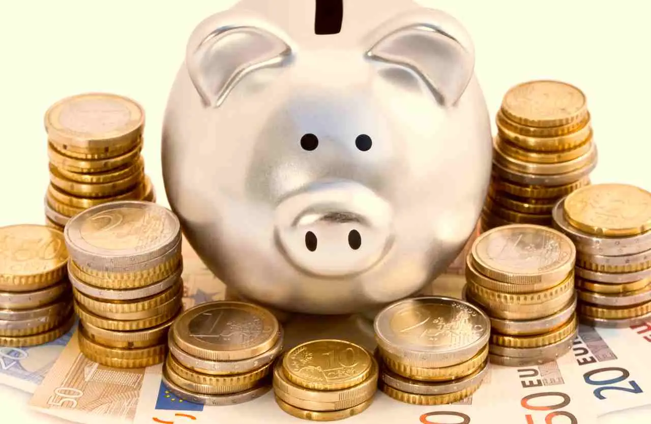 Metti da parte 10 euro al giorno: ecco la cifra sorprendente che avrai a fine anno